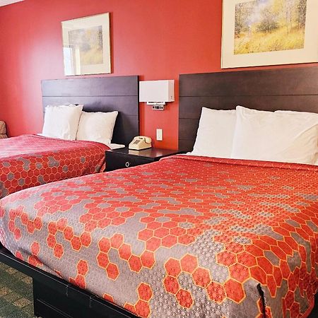 Budgetel Inn & Suites 포트스코트 외부 사진