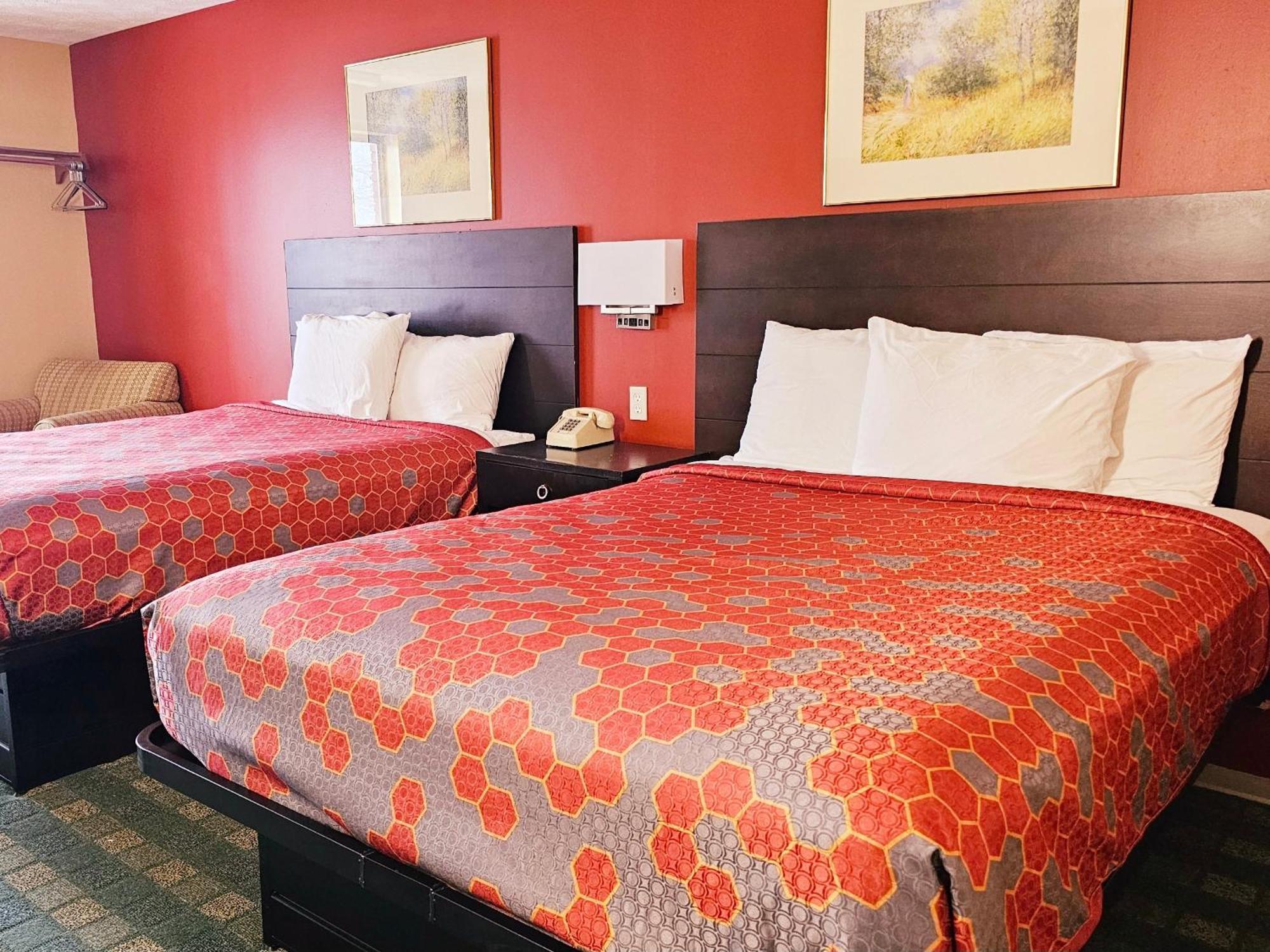 Budgetel Inn & Suites 포트스코트 외부 사진