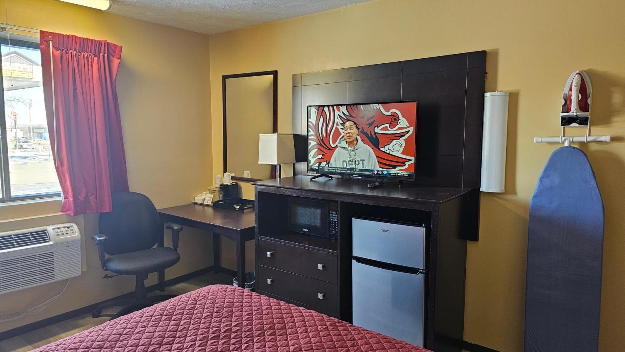 Budgetel Inn & Suites 포트스코트 외부 사진