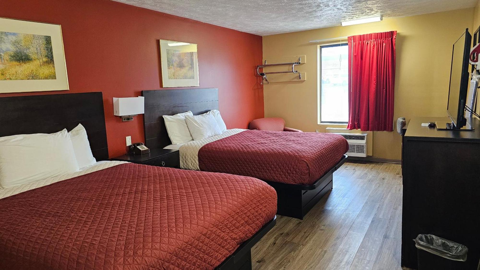 Budgetel Inn & Suites 포트스코트 외부 사진