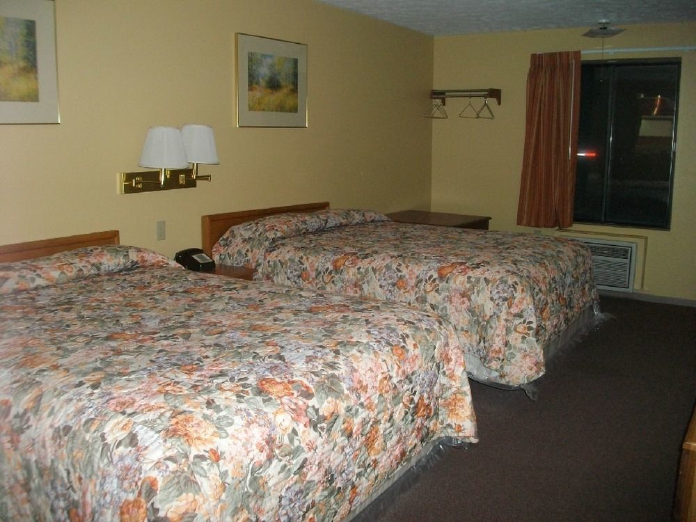 Budgetel Inn & Suites 포트스코트 외부 사진