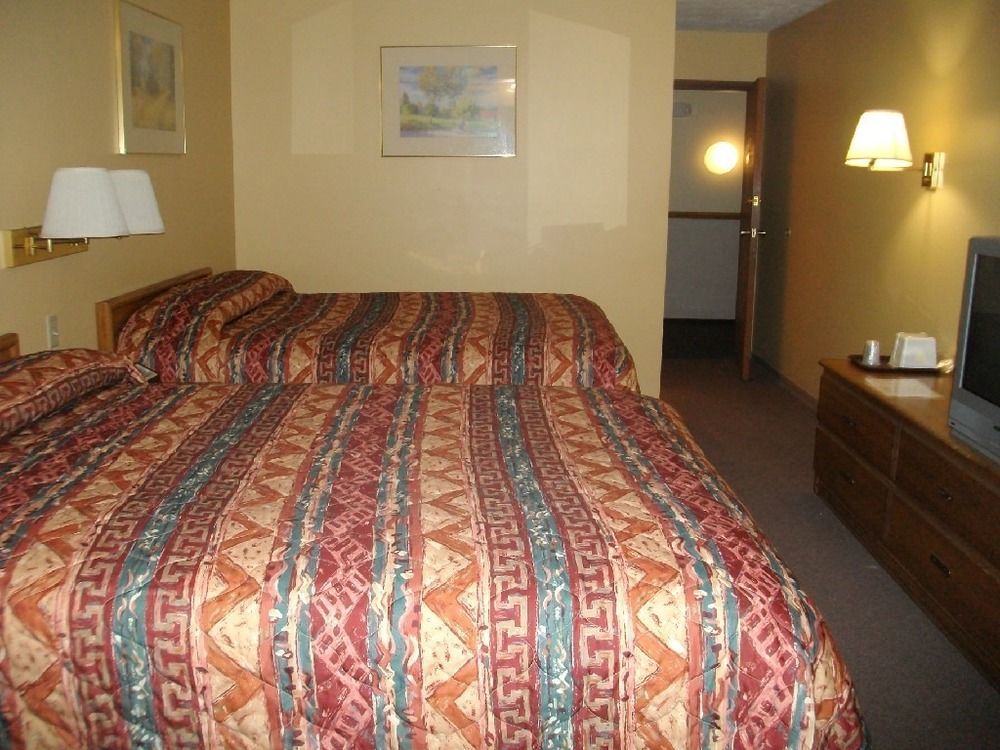 Budgetel Inn & Suites 포트스코트 외부 사진