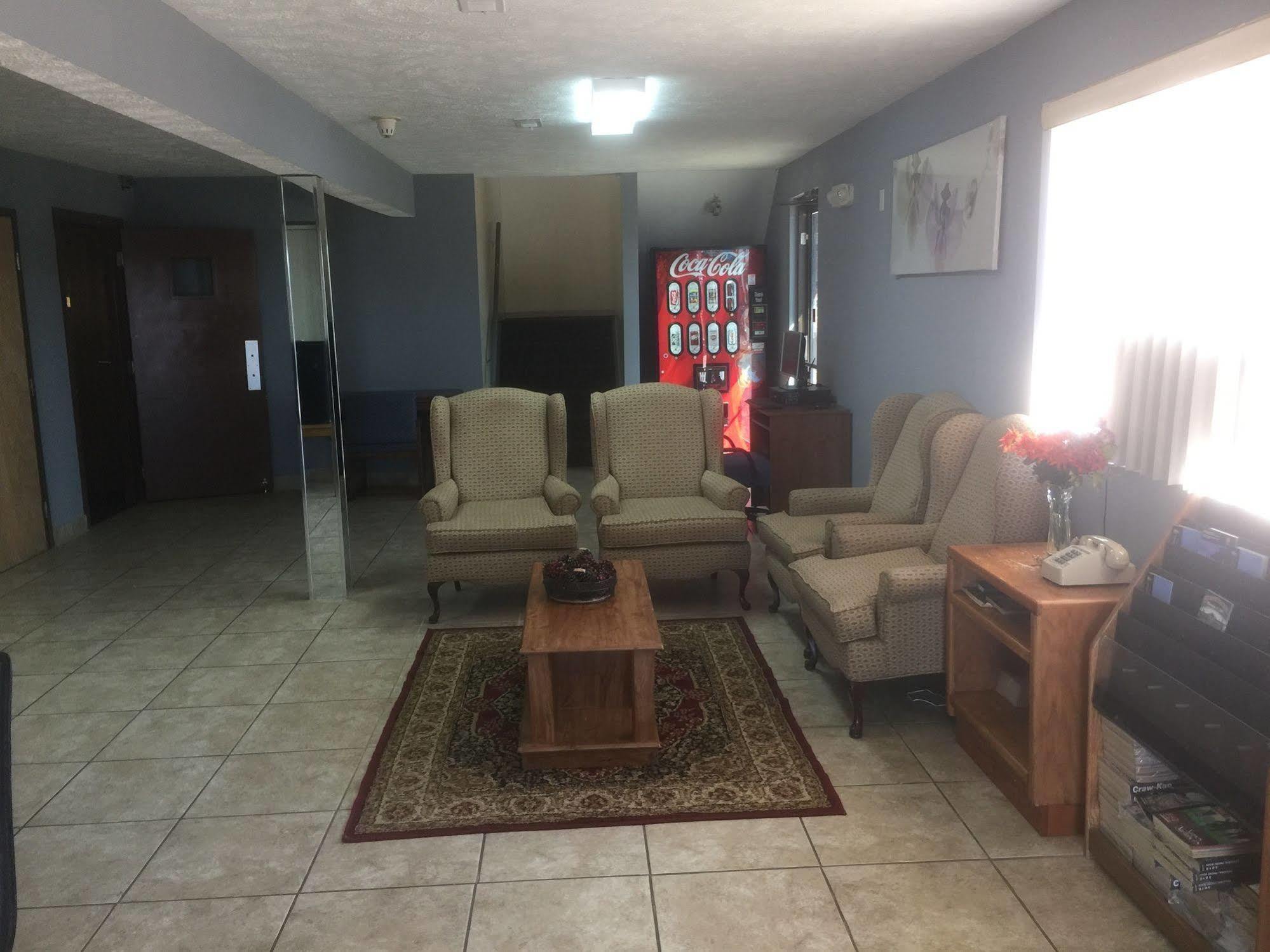 Budgetel Inn & Suites 포트스코트 외부 사진