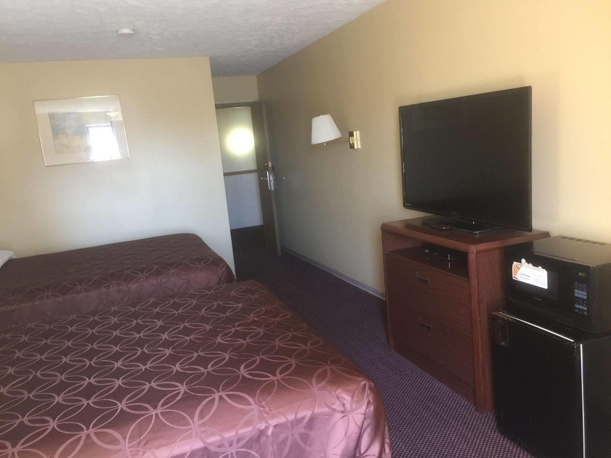 Budgetel Inn & Suites 포트스코트 외부 사진